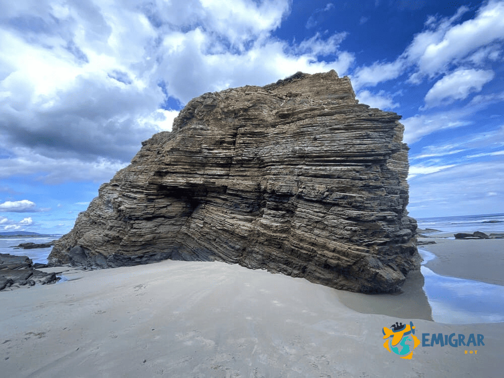 Roca erosionada Playa de las Catedrales
